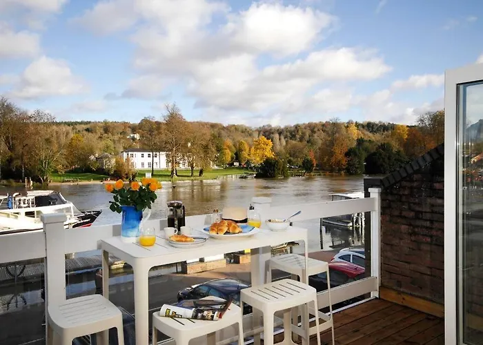 The Oars - Riverfront Property