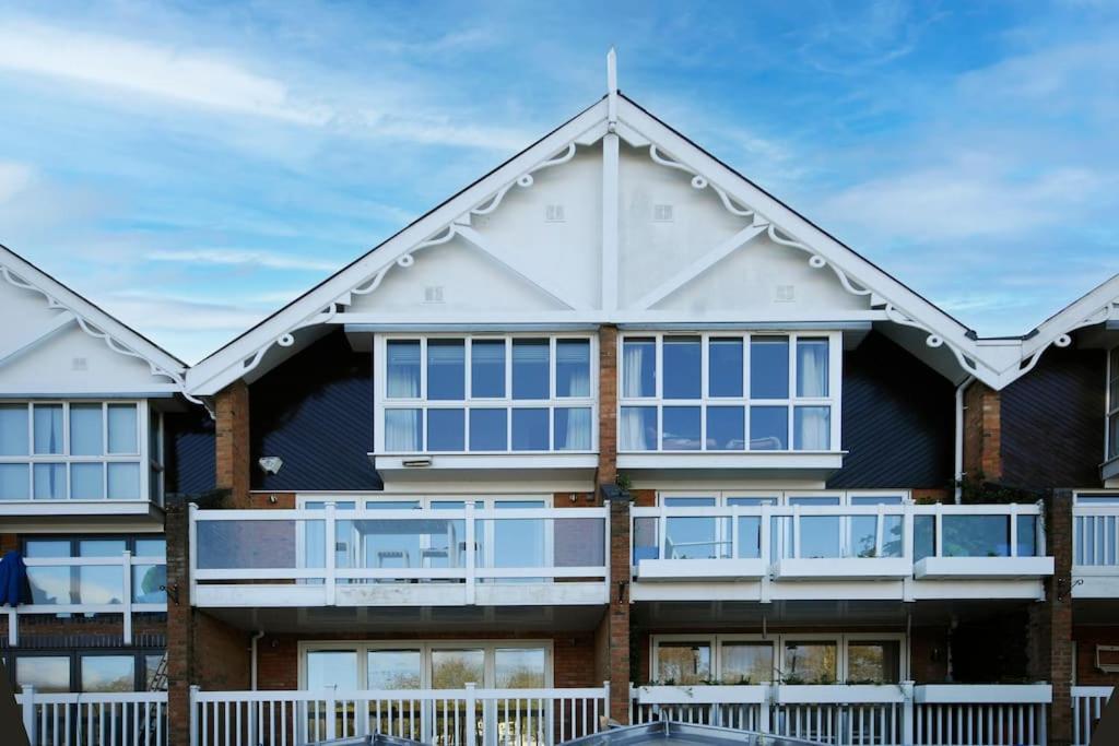 The Oars - Riverfront Holiday home Henley-on-Thames